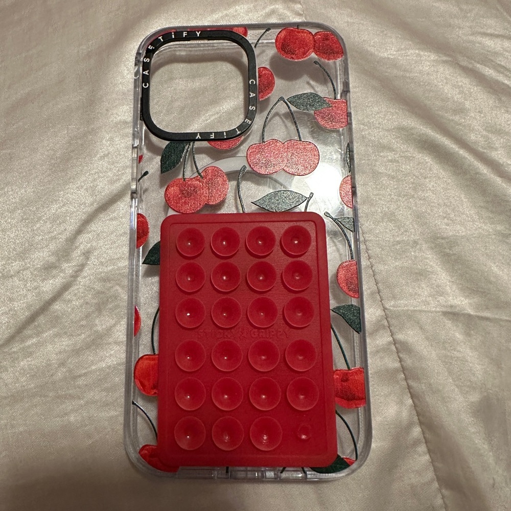 CASETiFY cherry case iPhone 14 pro max - small crack at the back